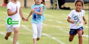 Hierdie drie Gr R’e hardloop so al wat hulle kan.Van links: Celine Vollenhoven, Surita Viljoen en Tiana Gumbrill. 