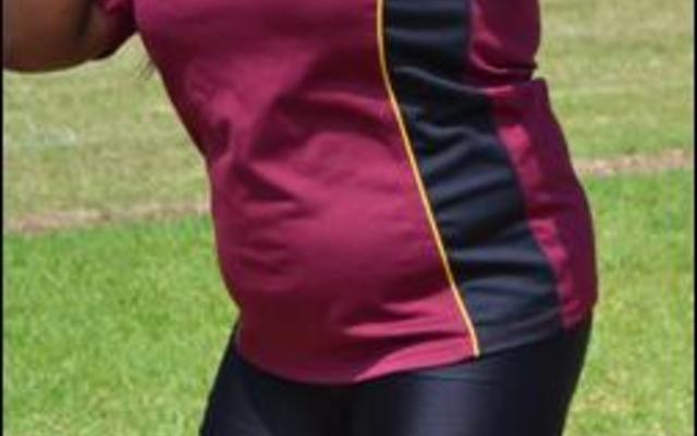 Dogters o/15 van die Sharkies se GaCodi Valentine is hier in aksie met die gewigstoot-item, waarmee sy ‘n rekordafstand van 7.48m behaal het. 