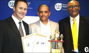 Die Bron vereer met kano toekenning