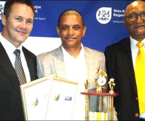 Die Bron vereer met kano toekenning