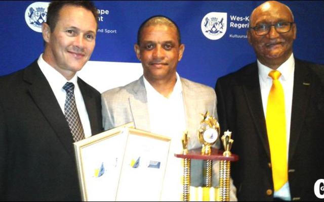 Laerskool Die Bron in Stanford se kano-span is Vrydag, 3 Februarie 2017 in die Caledon Casino vereer met die toekenning: Ontwikkelende Kano-skoolspan van die Jaar 2016. Die skool is deel van die Wes-Kaapse Kanovaart Assosiasie en neem deel aan gebiedsbyeenkomste. Vlnr mnr JP Naude (Waarnemende President van die Wes-Kaapse Sportkonfederasie), mnr LJO Pedro (Skoolhoof: Laerskool Die Bron) en mnr Bennette Bailey (Adjunk-direkteur van die Wes-Kaapse Provinsiale Departement van Kulturele Sake en Sport).