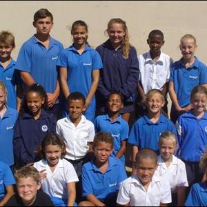 ASLA Atletiekbyeenkoms - Dinsdag, 14 Februarie 2017 in die Strand. Voor van links: Kobus van Staden, EJ Poole en Lara Warren.  2de ry van links: Joy Hans (1ste: 80m), Joani-lee Vos, Jean-Lee Warren, Miela du Toit en Lanika Mostert.  3de ry van links: Blanché Steynberg, Gené Cornelius, Francois Goosen, Hayward Valentine, Alexa Collins en Leandré Lourens. Agter van links: Ralph Smit, Veno van Vuuren (3de: Aflos), Jade Joubert, Nadine Groenewald, Jason Snoegella en Karli-Mari Geldenhuys.
