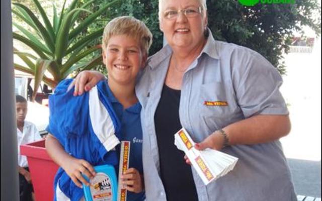  Op die foto is die Graad 4.2 leerders, met Desiree van Zyl op die inlasfoto. 