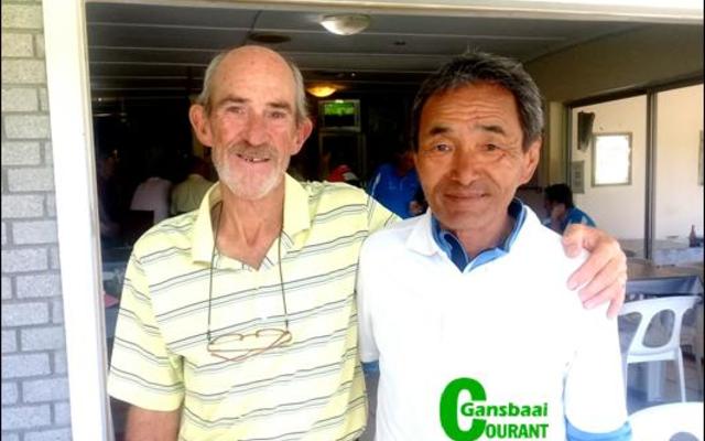 Saterdag se Enkel Stableford gholfkompetisie is deur Thubten Wullfschlegger (regs) met 40 punte gewen. Langs hom is Andre Roos.