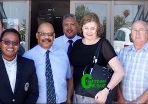 Minister besoek skool