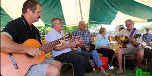 Die Rummycub orkes het gesorg vir ‘n gesellige atmosfeer by ‘n baie bedrywige Baardskeerdersbos NG Kerk basaar.