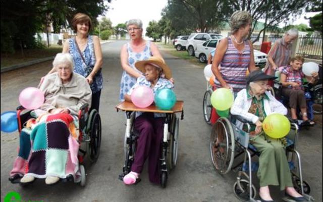 Granny Reuvers, Emma Booysen en Sophie Andrews het die buitelug uitstappie terdeë geniet.