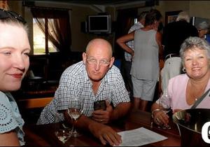 Wynproewers kuier per bus