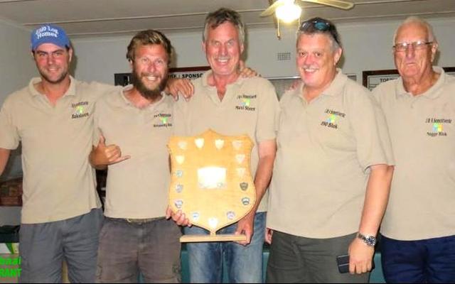 J&A Sement Werke was  die algehele wenners in die ‘A’ groep. Hulle is van links: Theo van der Nest, Karlo Marais, Eldo Marais, Athol Young en Archie Chambers, Manager.