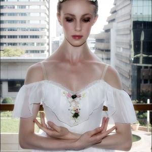 Die beeldskone Alice le Roux (20) van Pretoria wat by die besoekende ballet-geselskap van Joburg Ballet ingesluit is. Sy is die kleindogter van ‘n trotse Hardus (Gansbaai Courant) en Anita Botha.