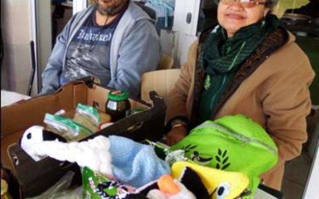 Nou ja toe, is dit nie Piet Otto van Safe Home en sy buurvrou, Fifi met hulle samoosas en piekels tydens BARC se basaar nie?