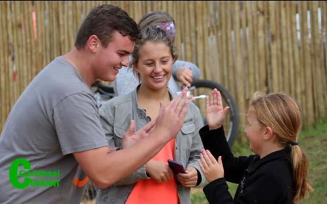 Die Great White uitdaging vir hardlopers en fietsryers, het gesinne by die wynlandgoed byeen gebring waar almal gesellig rondgesit het terwyl die kinders speletjies speel en rondhardloop.  Die Lions diensorganisasie het van die geleentheid gebruik gemaak om fondse in te samel met ‘n kosstalletjie.