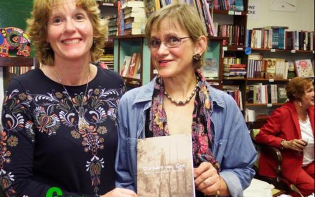 Die samestellers en redakteurs van die boek, “Die hart van God - Verhale van vroue in sending”, dr Lisel Joubert (links) en Isabel Murray, tydens die bekendstelling van die boek in Gansbaai.