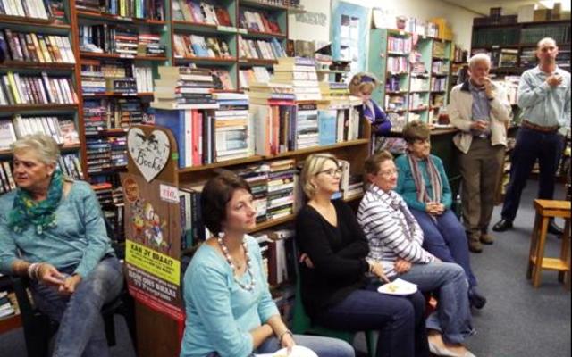 ‘n Deel van die gaste tydens die bekendstelling van die boek, “Die hart van God - Verhale van vroue in sending”, luister aandagtig na Isabel Murray se voorlesings uit die boek. 