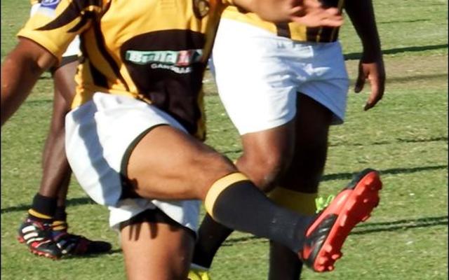 Black Leaves se Brenton-Lee Dickson (skrumskakel) teken die eerste punte aan met ‘n lang strafskop, bykans vanaf sy eie halflyn en baie naby aan die kantlyn, wat hy suiwer deur die pale stuur.