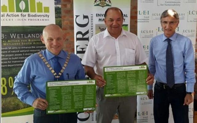 Various roll players with the signing of the Overberg Wetland Report. From left Ald Sakkie Franken (Executive Mayor of the Overberg District Municipality), Cllr Paul Swart (Executive Mayor of the Cape Agulhas Municipality) and David Beretti (Municipal Manager of the Overberg District Municipality).