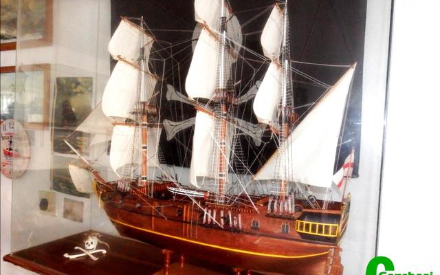 ‘n Tipiese seilboot uit toeka se dae, die Adventure Galley. Andries vertel die geskiedenis van elke boot met dieselfde passie as wat hy insit om die planne daarvoor op te trek en die boot aanmekaar te sit.