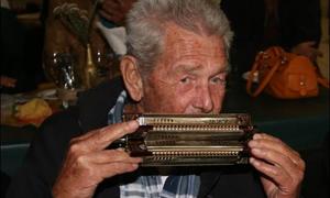 Melvyn Knox maak spontaan musiek