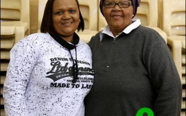 Le-Andra Claassen het Saterdag haar verjaardag gevier en almal het haar vrolik toegesing.  Hier staan sy saam met haar ma, AanLie.