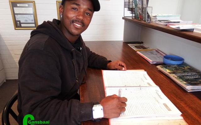 Akhona Jordaan, wat ‘n tydelike pos in Gansbaai Toerisme-kantoor beklee het, het net soos van sy voorgangers, ‘n permanente aanstelling by Grootbos Natuurreservaat gekry as gevolg van die toerismekantoor se deeglike interne opleiding.