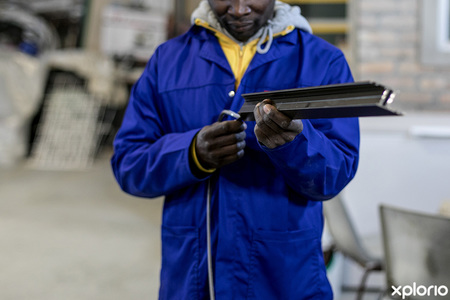 coastal_aluminium_glass_building_and_construction_worker_1546926497