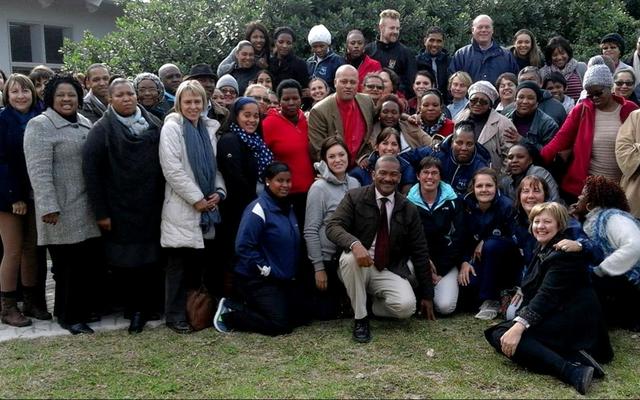 Net so ‘n geskiedkundige oomblik soos met die 4 skoolhoofde bymekaar, was die teenwoordigheid van ‘n groot getal onderwysers van Gansbaai Academia, Laerskool Gansbaai en Gansbaai Primêr tydens die besoek van Gansbaai skole aan Masakhane Primary School.