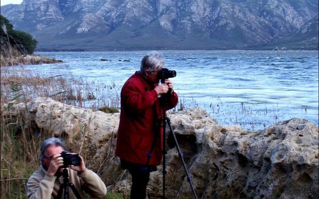 Die twee klublede wat as ‘n reël baie hard werk en veral tydens die naweek te Wortelgat, Marc en Veronica du Plessis, is hier in aksie met hul kameras.