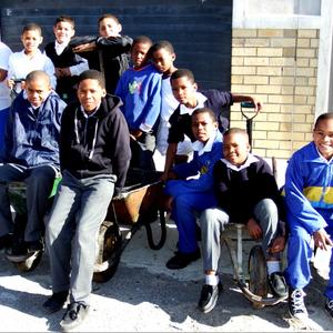 Van die leerders van Gansbaai Primêr kon nie wag om met kruiwaens en grawe te begin om hulle deel by te dra nie.