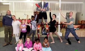 Wêreld danskampioen rig dansertjies af