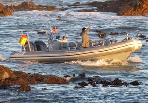 Die skipper, sy boot en sy 'crew'