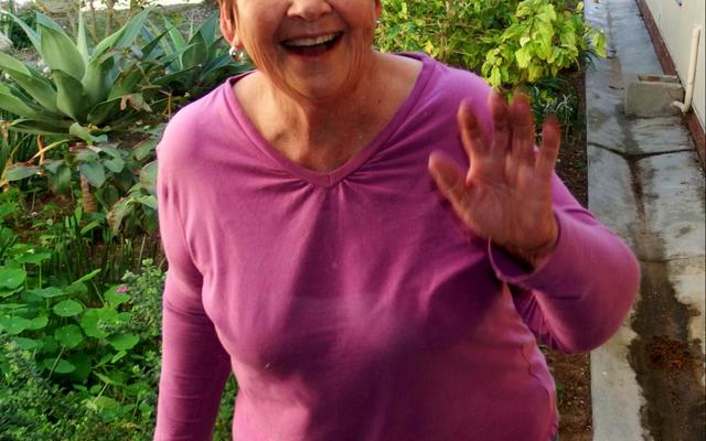 “Mag ek ook maar inkom vir HaS se Winter Olimpiade?”, vra en wuif Aletta Lochner deur die venster waar sy en haar eggenoot, Hennie, gereeld as vrywilligers tuindienste verrig. “Jammer, al die kaartjies is reeds uitverkoop, Aletta!”