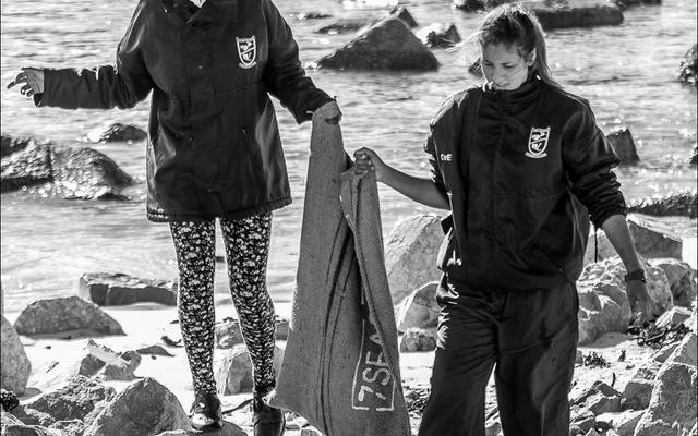 Lerato Hermanus and Caitlyn van Eeden made the effort to be part of the harbour clean-up.