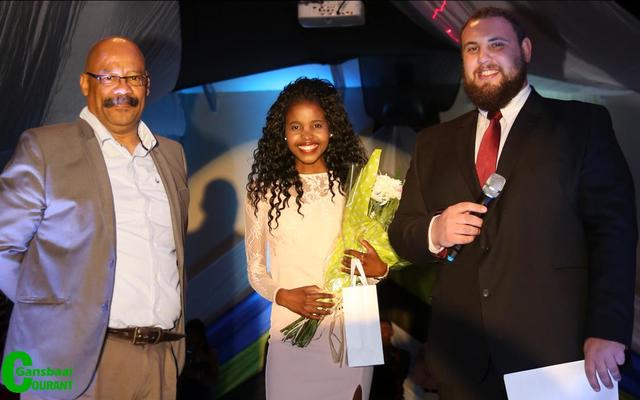 The annual Mr & Ms Gansbaai Academia contest was hosted last Thursday during an evening filled with glitz and glamour.  Anelisa Xhego took centre stage as she not only claimed the Miss Personality title, but was also crowned as 2017’s Miss Gansbaai Academia.  Principal, Mr Tommy Wilson, said the evening  manifested the success of diversity at this school – for Mr Wilson: “a dream came true”.  Master of Ceremonies was Mr Gericke van Eck (right).