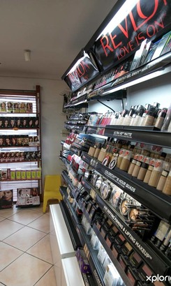 Gansbaai_Pharmacy_make_up_shelf_1504274059