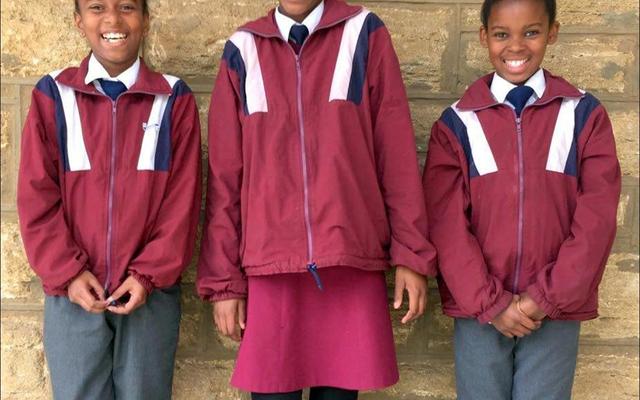 Several learners from Okkie Smuts Primary School made a “clean sweep” in the district round of the DBE Spelling Bee Competition. From left: Ababalwa Molisi ended up in the 1ste place, Bahlokoa Ramatsamai 2nd and Kelsey Montagu 3rd. “A special round of applause also to Ms Haxton for the support, enthusiasm and extra time she put in to broaden the horizon for her learners,” said Amelia de Villiers, secretary. 