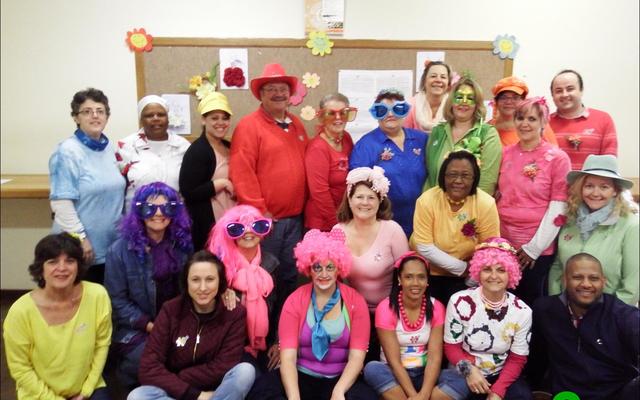 By Gansbaai se op-en-wakker Munisipale Administrasie is dit ‘n jaarlikse instelling onder personeellede om op te tooi vir lentedag. Voor van links Daniel Goosen, Annemien van der Merwe, Marissa Breytenbach, Lavine Fisher, Annelie Lourens en Theo Steenberg. Middel van links Madelein Swart, Defrane Dahl, Hesmarie Engelbrecht, Dinnah Harper en Elicia du Toit. Agter van links Zelna Botma, Agnes Maphasa, Jessica Steven, Kat Myburgh (Area Bestuurder van die Overstrandse Munisipaliteit se Gansbaai Administrasie), Sanet Otto, Hantie Vermeulen, Marzaan Middleton, Vanessa Ventura, Louise Groenewald, Jurita Booker en Phillip Fourie.   