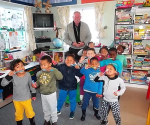 Dr  Klaas  Visser besoek Pikkewyntjies