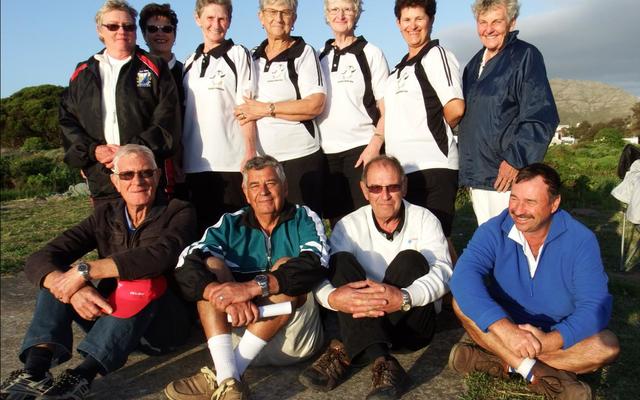 Die groep jukskeiers wat Saterdag, 9 September aan die proewe deelgeneem het. Voor van links is A van der Walt, C-span (Kleinmond), W Marais, B-span (Groenberg), P Moore, E-span (Gansbaai) en J Botes B-span (Groenberg). Agter van links is P Davidson E-span (Groenberg), P Marais, C-span (Groenberg), S Geldenhuys, C-span (Gansbaai), T Moore, B-span (Gansbaai), F Rowan, C-span (Gansbaai), C Botha, B span (Gansbaai) en T Botha, E-span (Groenberg).