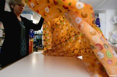 Bon_bon_material_cutting_table_1506085192