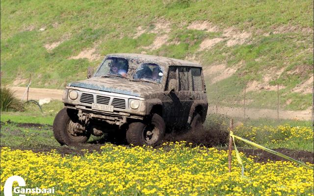 155 inskrywings is vanjaar ontvang vir Laerskool Gansbaai/Murasie se 4x4 dag.  Kosie en Nafie de Wet, die eienaars van Murasie en die hoofborg vir hierdie gewilde gesinsdag, stel hul fasiliteite elke jaar beskikbaar vir die groot fondsinsamelingsdag. Kosie Jnr berei jaarliks die baan en roete voor.  Die belangstelling het die organiseerders vanjaar oorweldig en daar moes inderhaas planne gemaak word om almal ordelik te akkommodeer.  