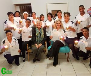 Tuisversorgers ontvang sertifikate