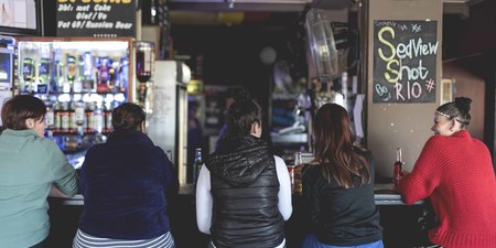 Seaview_sports_bar_bar_people_1506592930