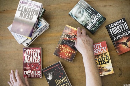 Book_Exchange_books_hands_1509110003