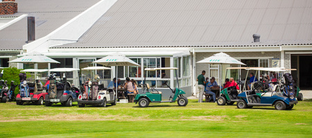 Gansbaai_golf_club_building_with_carts3_1512029329