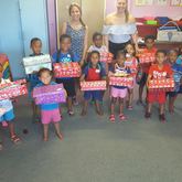 Mickyla Groenewald en vriende het vir die kinders by Rainbow kids beferf met kos en geskenkies.