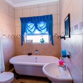 Upstairs (12 sleeper) Jannah bathroom