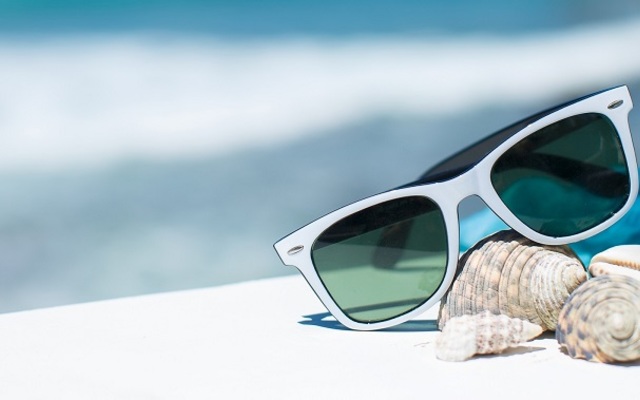 The_right_type_of_sunglasses_for_7_different_face_shapes_banner_1513257793