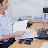 Pieter preparing contact for client