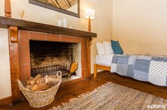 Great_white_house_accomodation_fireplace_1521204804