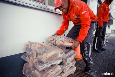 Gansbaai_Shell_selling_fire_wood_1521542611